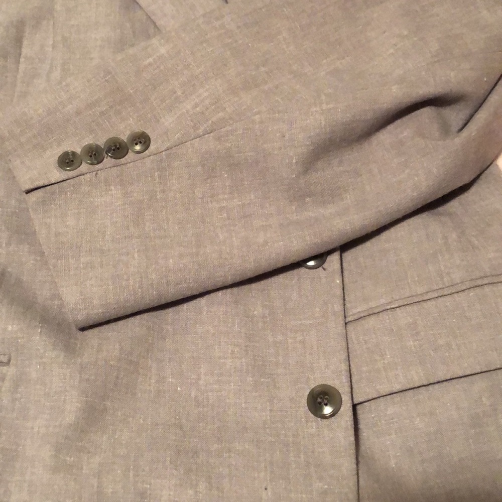 Beautiful suit coat - Picture 3 of 7